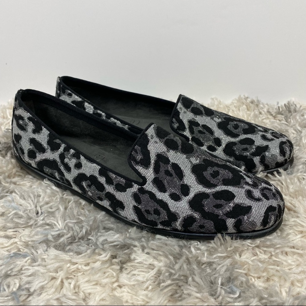 Aerosoles Black & Sliver leopard animal print slip on flats loafers